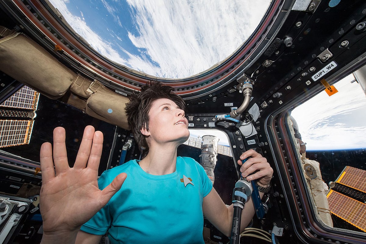 Astronaut Samantha Cristoforetti pays tribute to Leonard Nimoy on board the International Space Station