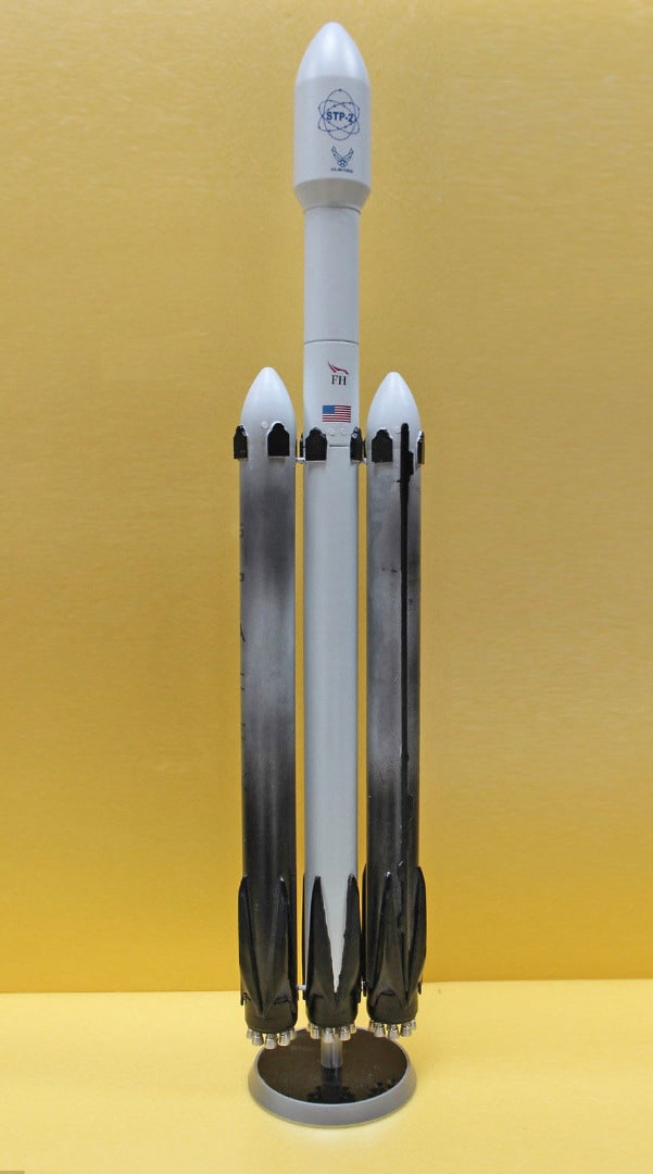 Falcon-Heavy-model.jpg